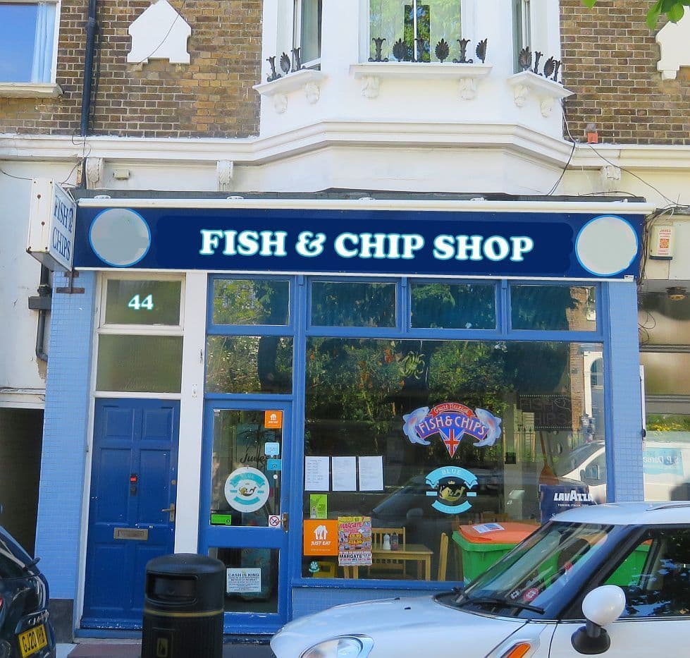 FIRMLY ESTABLISHED FISH & CHIP SHOP WITH 3 BEDROOM ACCOMMODATION IN CHARMING COASTAL TOWN — Fish & chip shop for sale in Deal, Kent