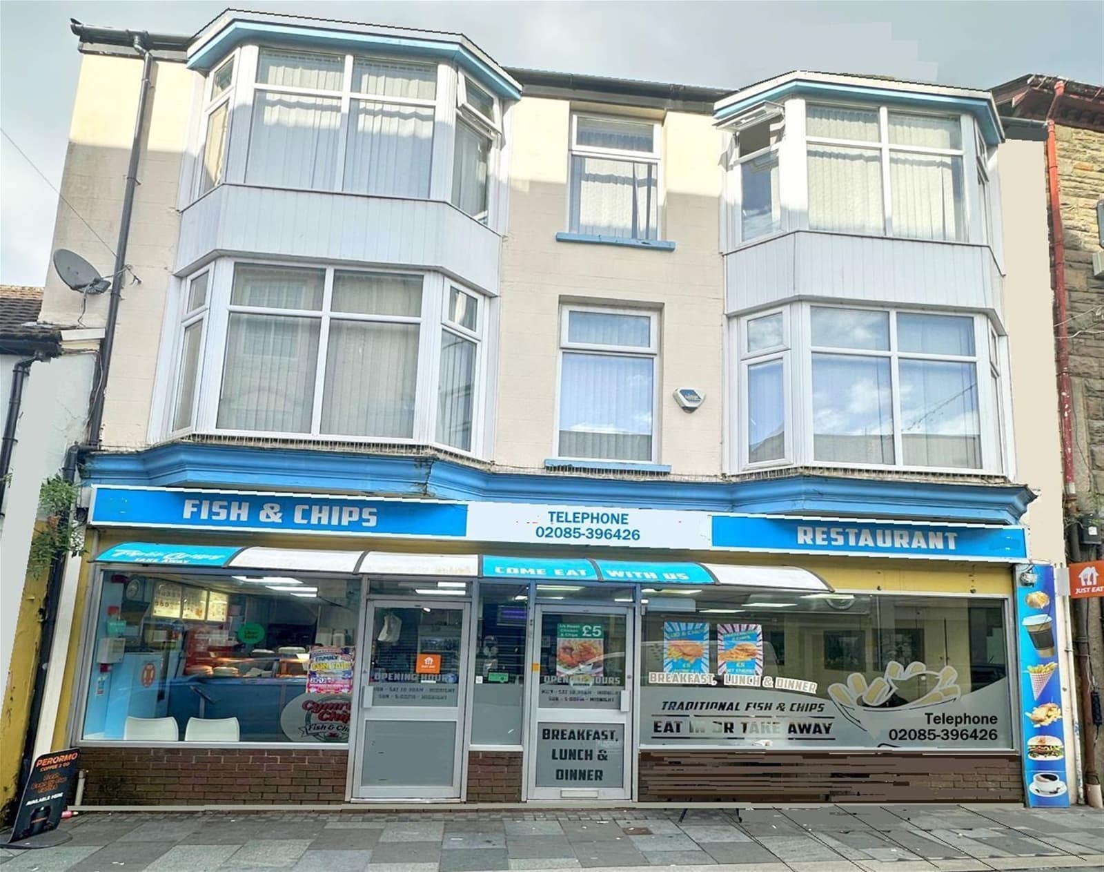 Substantial freehold fish & chip shop with restaurant and two flats, Pontypridd — Fish & chip shop for sale in Pontypridd, Wales