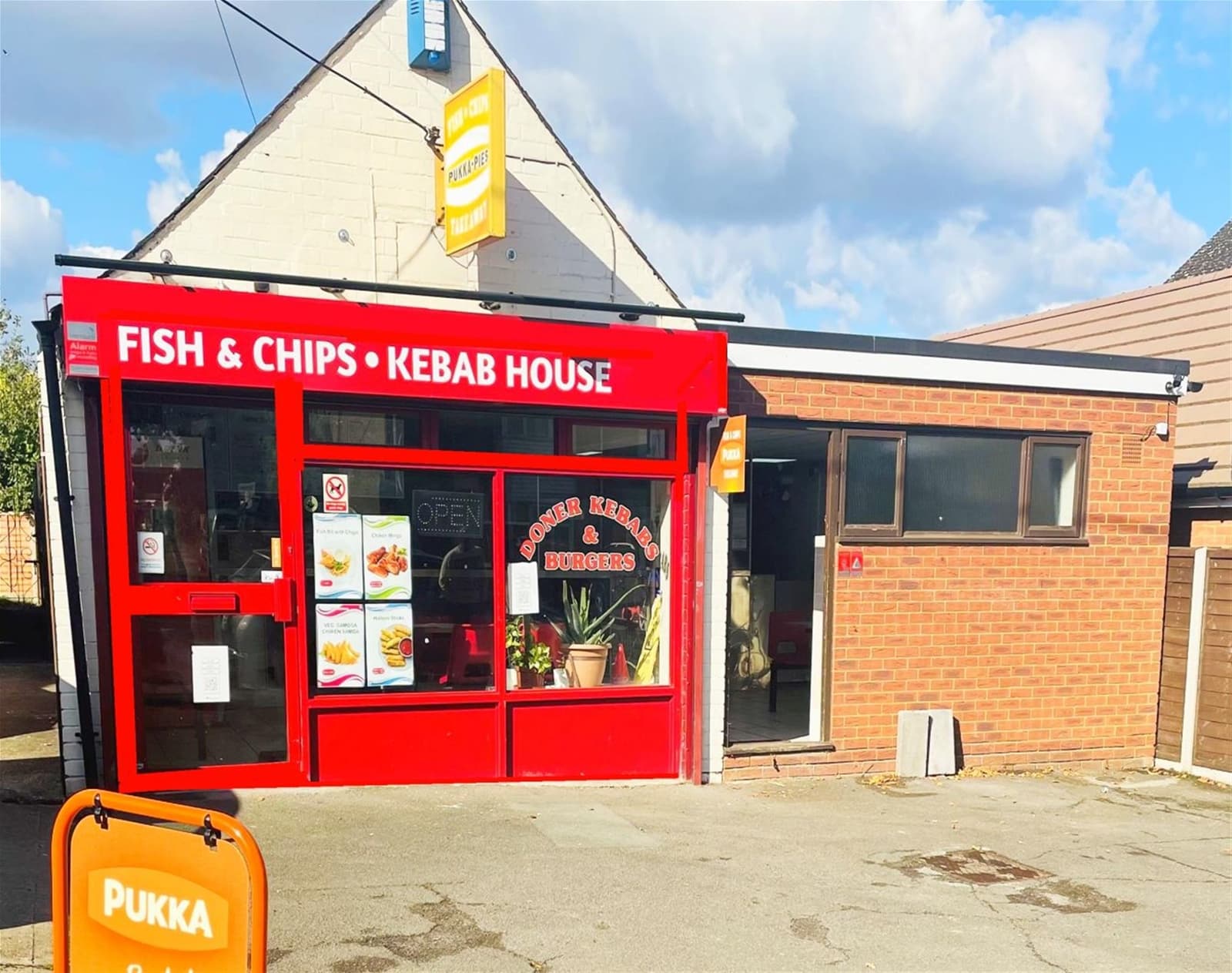Spacious detached fish & chip shop, Wellingborough — Fish & chip shop for sale in Wellingborough, Northamptonshire