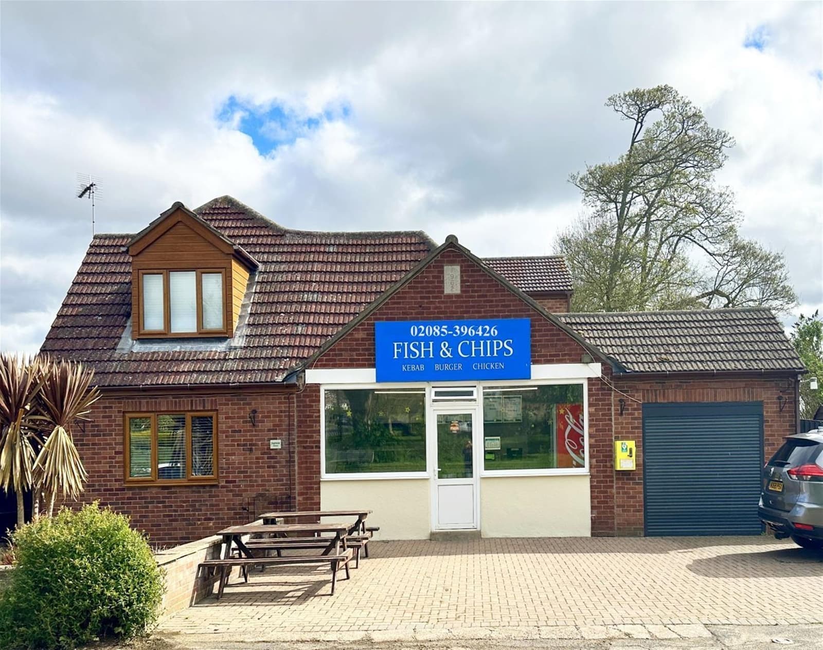 Detached freehold fish & chip shop with three-bedroom home, Lincolnshire village — Fish & chip shop for sale in Lincoln, Lincolnshire