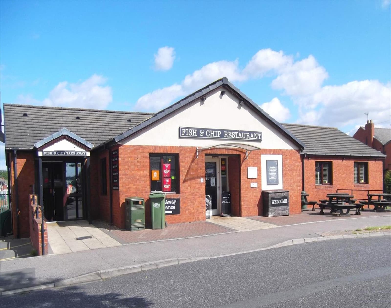 Detached fish & chip restaurant and takeaway, Castleford — Fish & chip shop for sale in Castleford, West Yorkshire