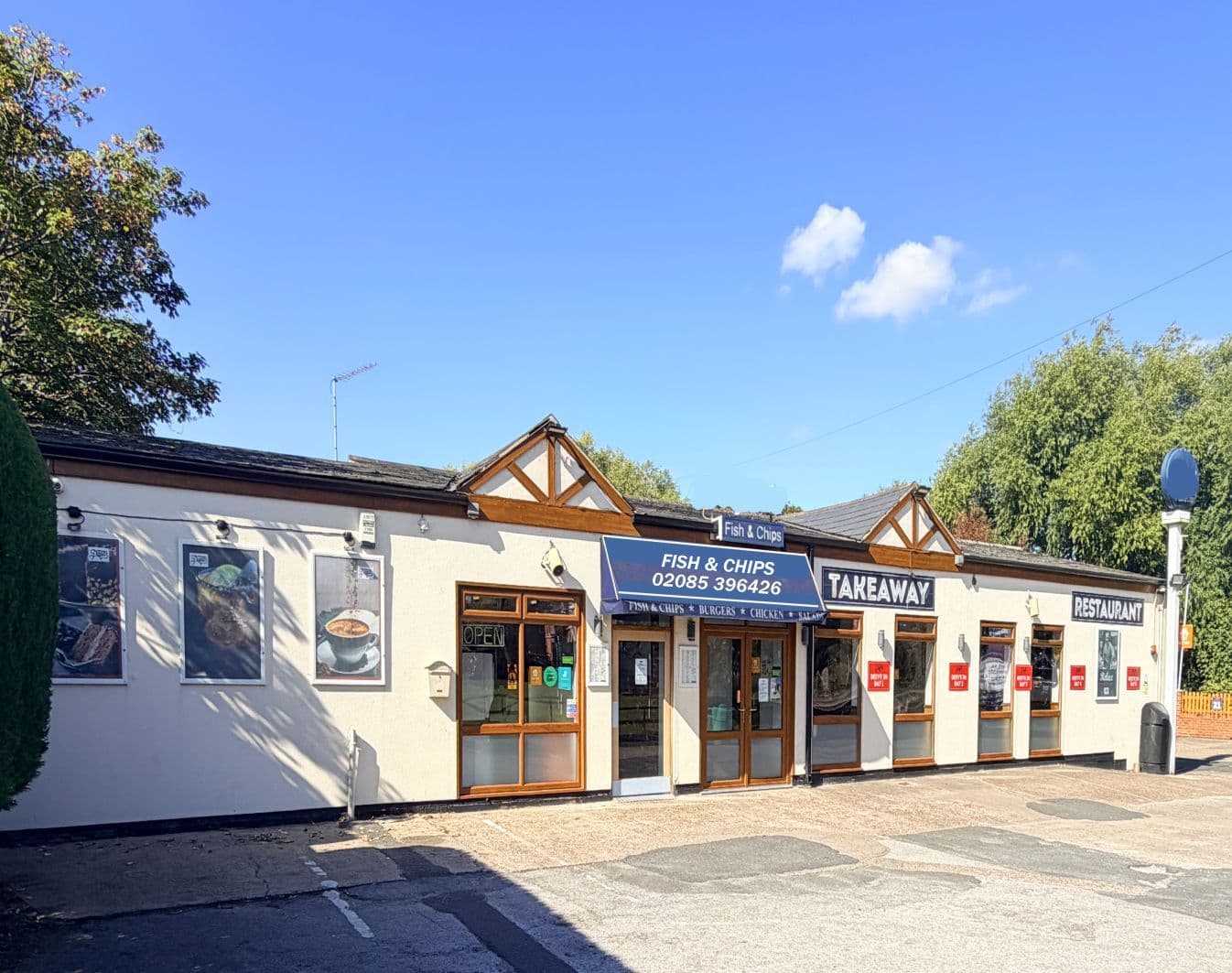 Detached fish & chip takeaway & 60 cover restaurant on huge plot with parking for over 35 vehicles — Fish & chip shop for sale in Worksop, Nottinghamshire