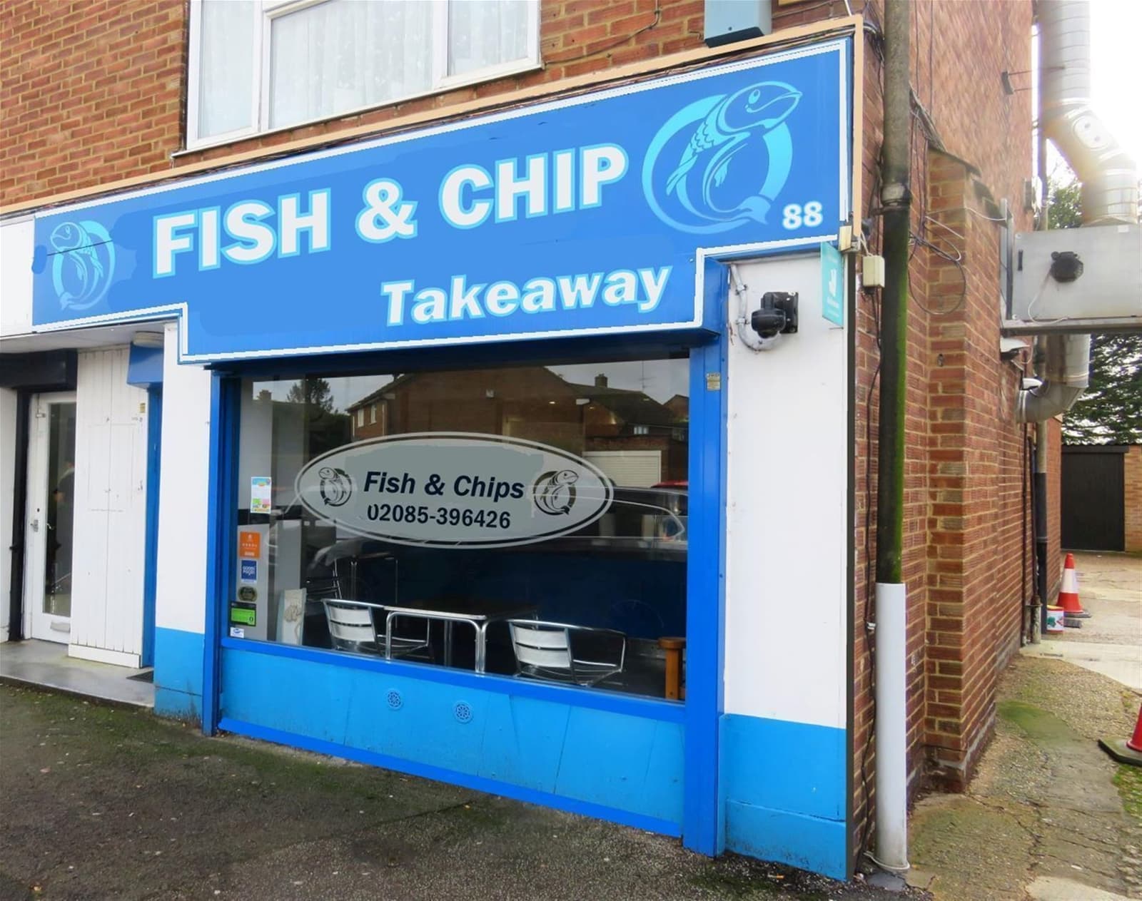 Corner-built fish & chip shop, established Luton parade — Fish & chip shop for sale in Luton, Bedfordshire
