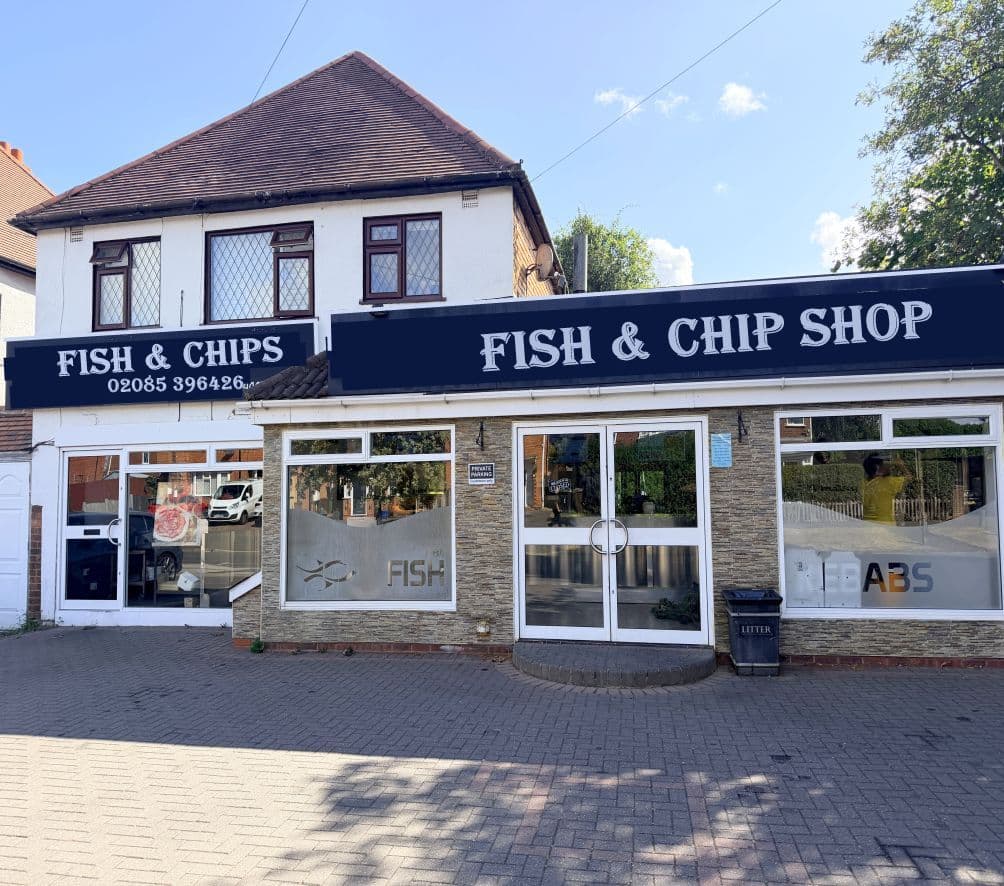 High turnover freehold fish & chip/hot food shop with large 3 bedroom flat — Fish & chip shop for sale in Birmingham, West Midlands