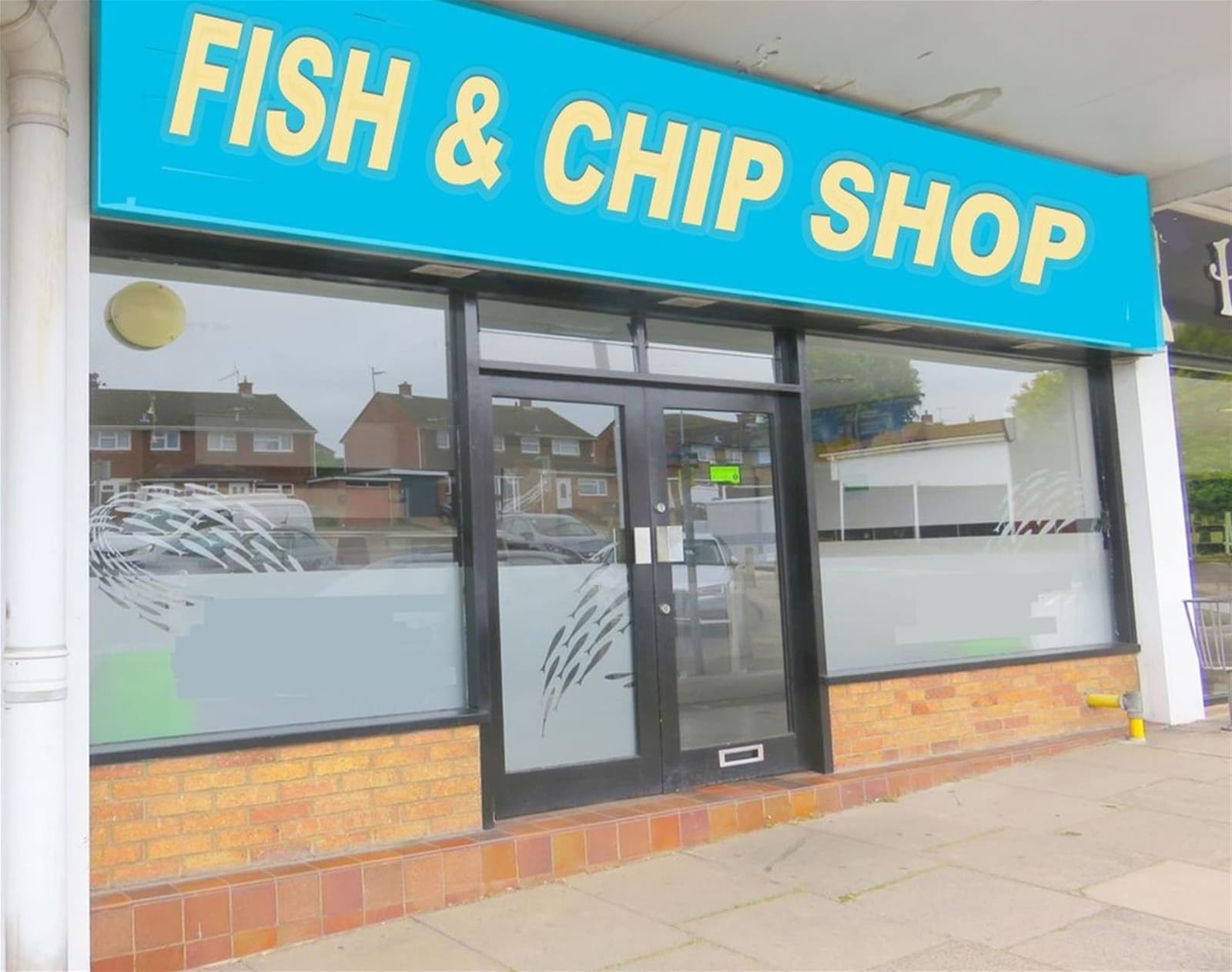 Traditional fish & chip takeaway, busy Dunstable parade — Fish & chip shop for sale in Dunstable, Bedfordshire