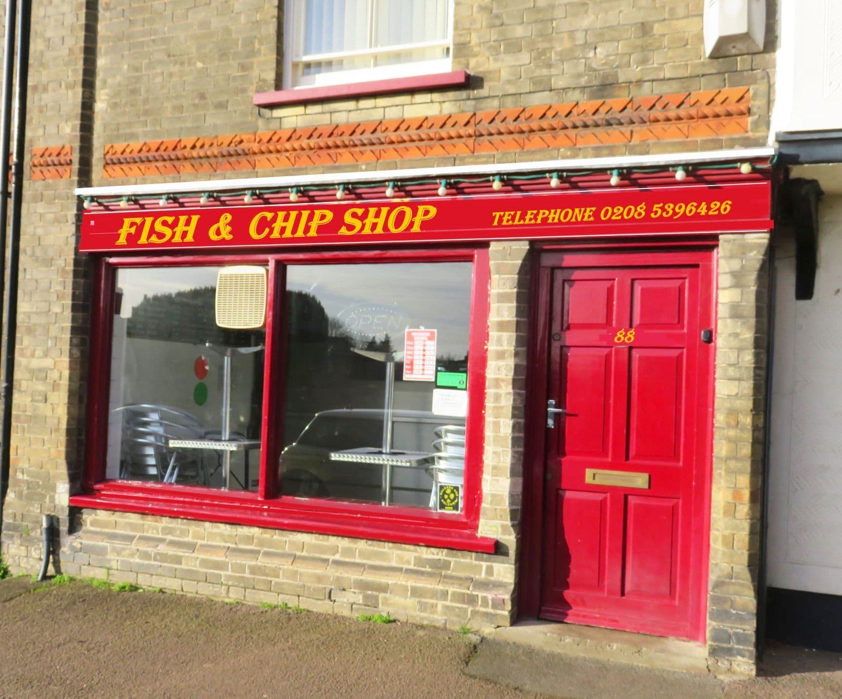Freehold fish & shop with superior 4 bedroom family home, operating 18 hours weekly, in lovely historic Suffolk town. — Fish & chip shop for sale in Clare, Suffolk